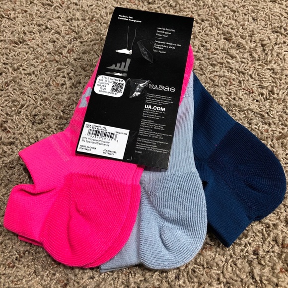 NWT Womens under Armour ankle socks - Picture 3 of 3